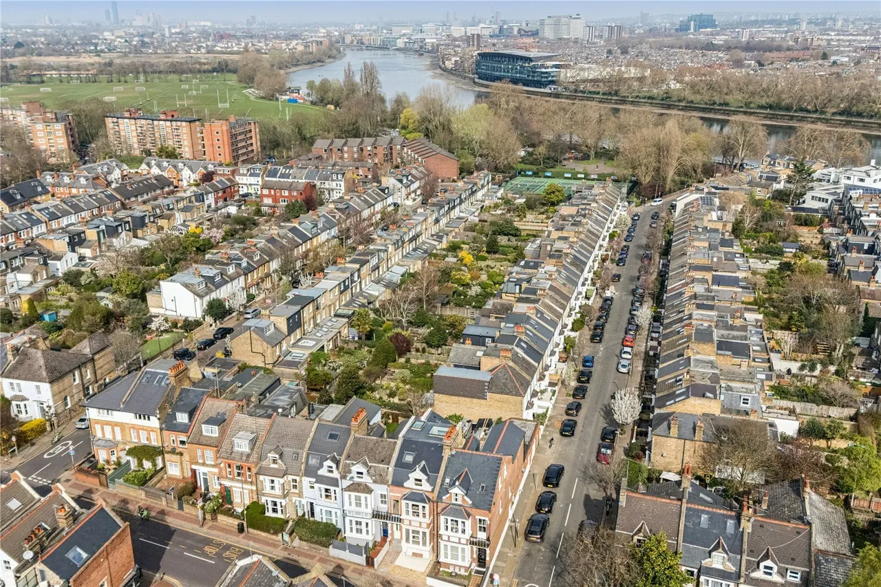 Lower Richmond Road, London, SW15, photo 14