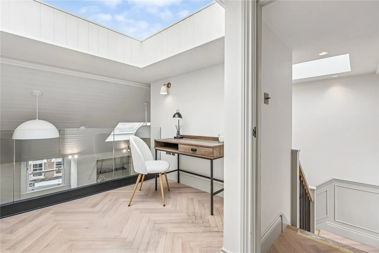 Lower Richmond Road, London, SW15, photo 10