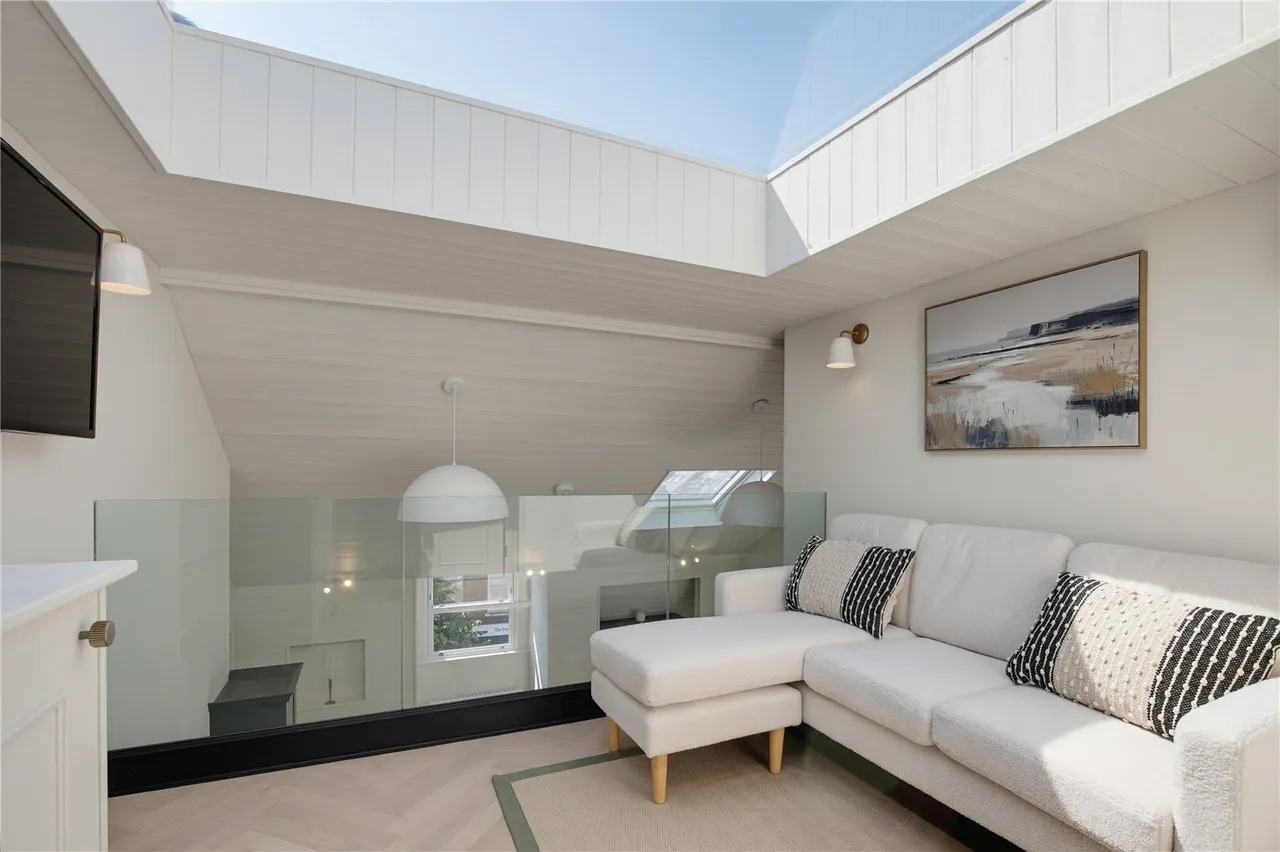 Lower Richmond Road, London, SW15, photo 8