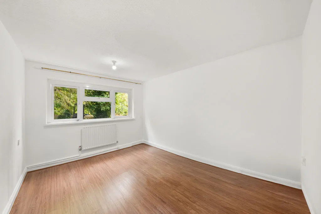 Lilian Board Way, Greenford, UB6, photo 5