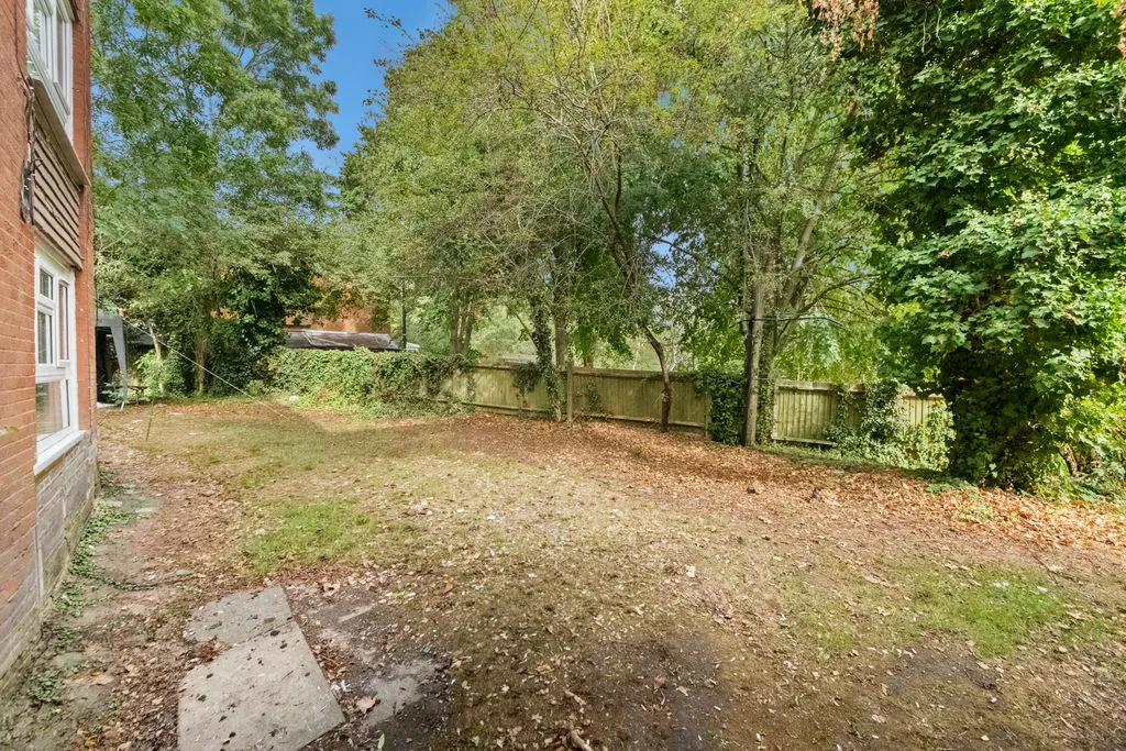 Lilian Board Way, Greenford, UB6, photo 10