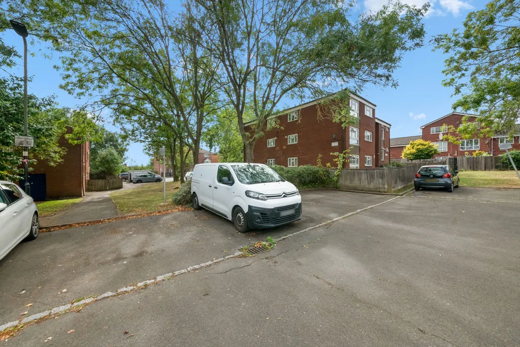 Lilian Board Way, Greenford, UB6, photo 13