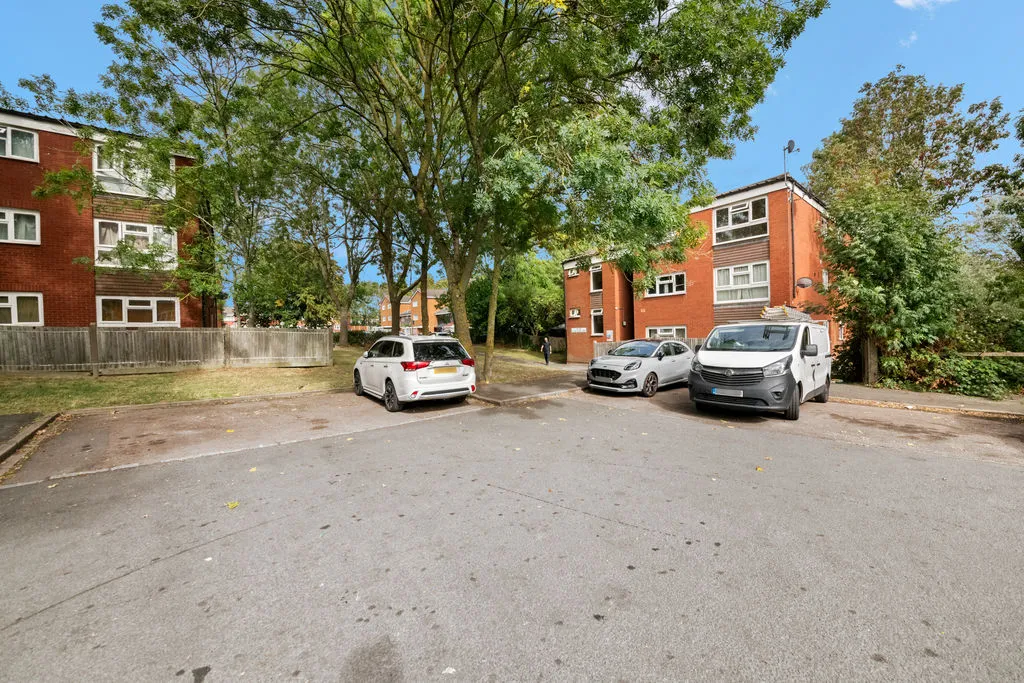 Lilian Board Way, Greenford, UB6, photo 7