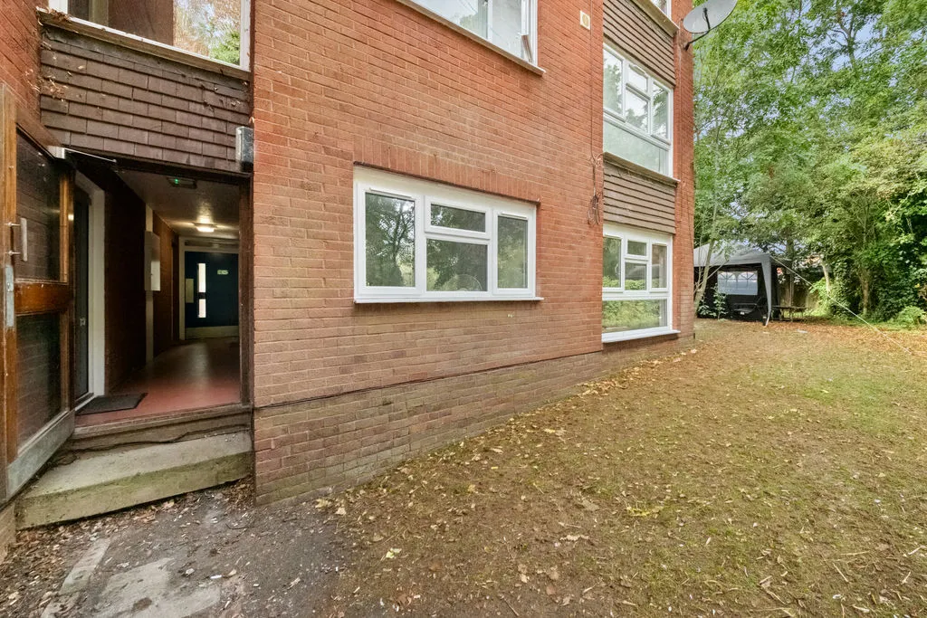 Lilian Board Way, Greenford, UB6, photo 11