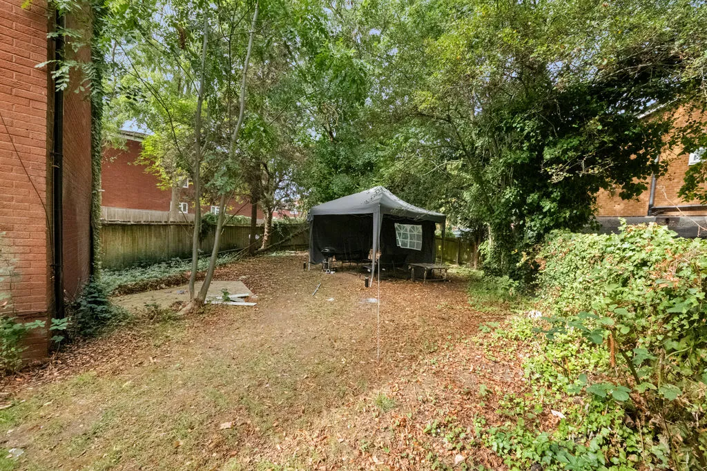 Lilian Board Way, Greenford, UB6, photo 8