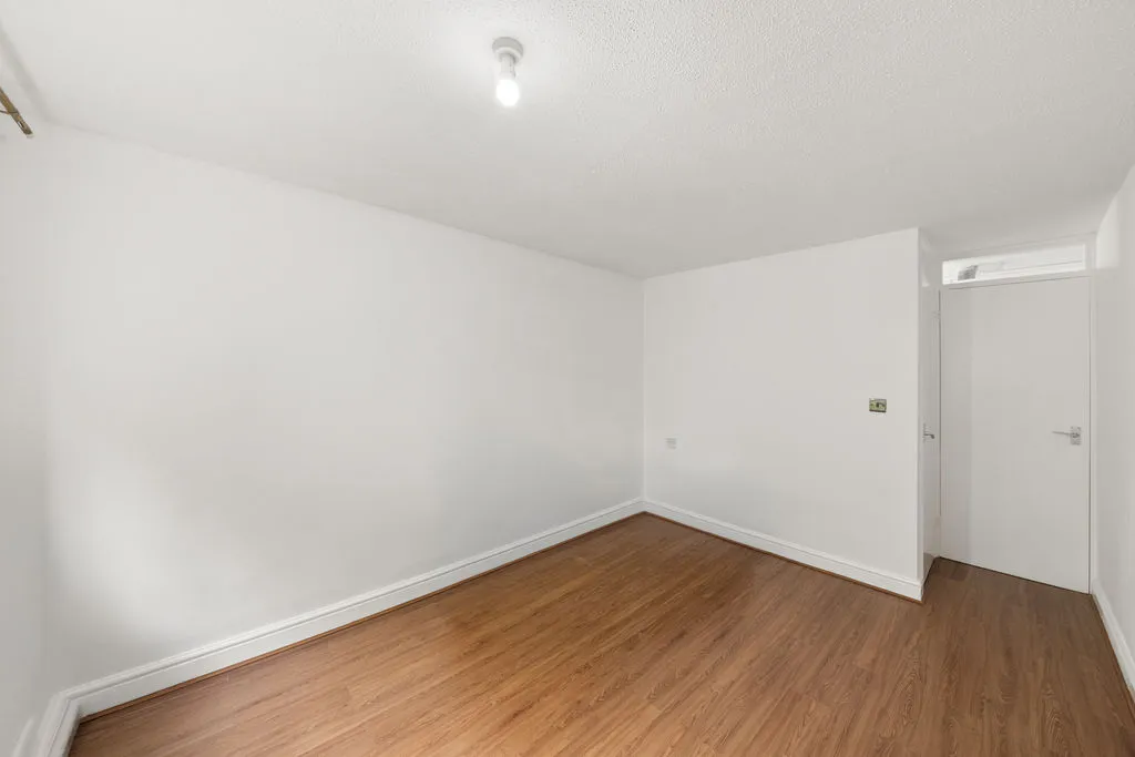 Lilian Board Way, Greenford, UB6, photo 4