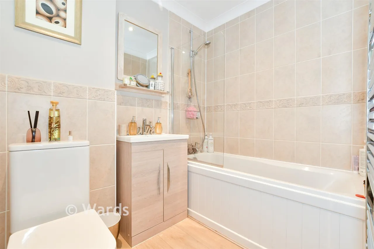 The Lakes, Larkfield, ME20, photo 11
