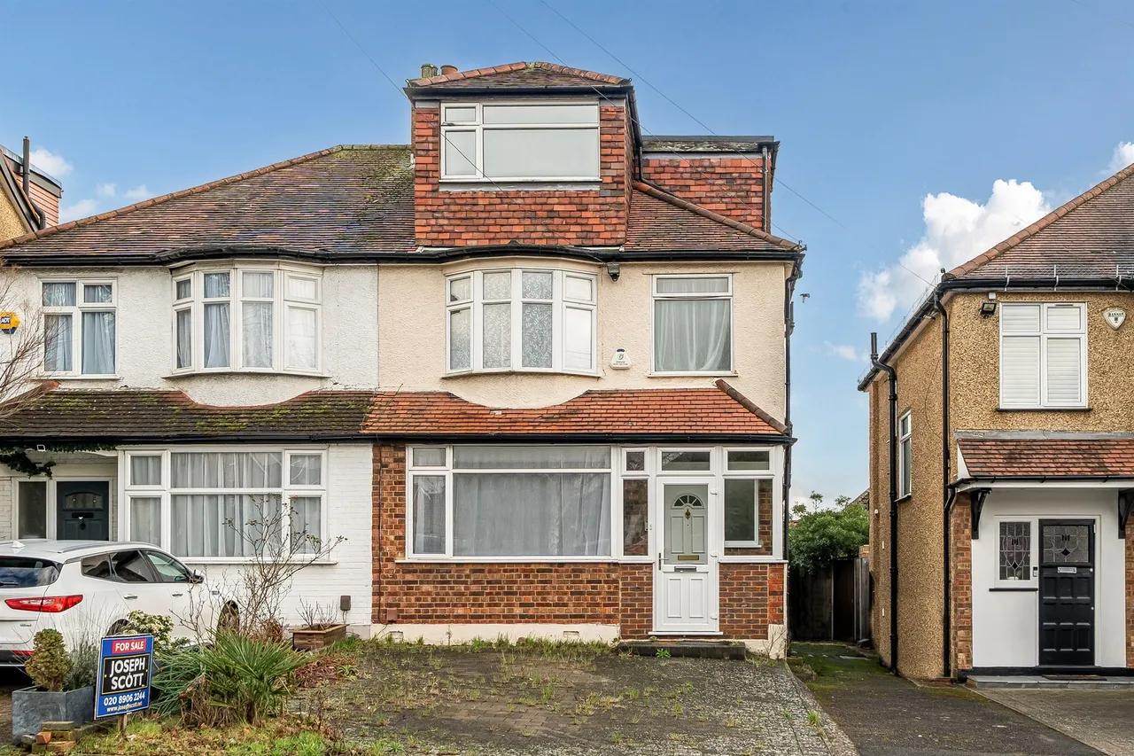 4 bed house for sale — Stoneyfields Lane, Edgware