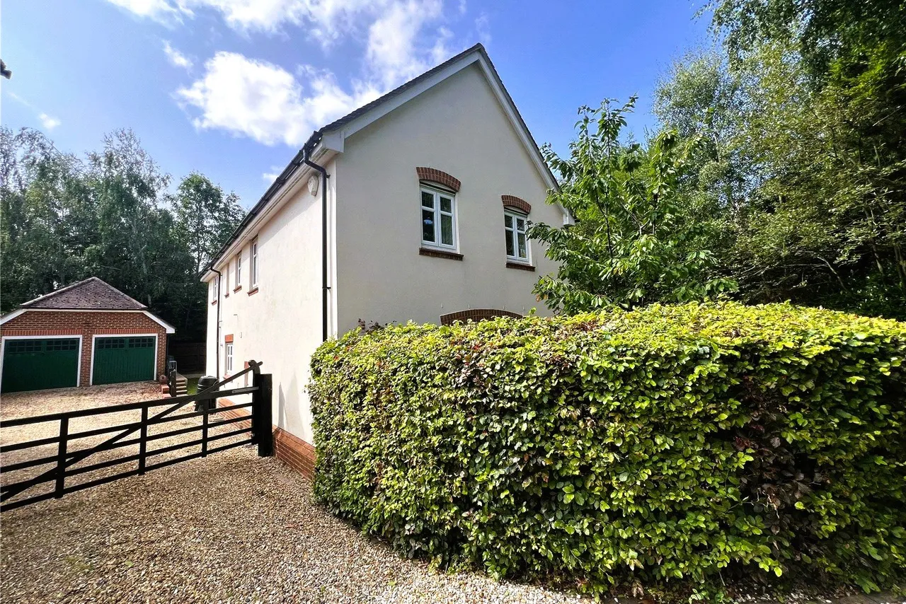 Farleigh Wallop Drive, Fleet, Hampshire, GU51 1BQ, photo 4
