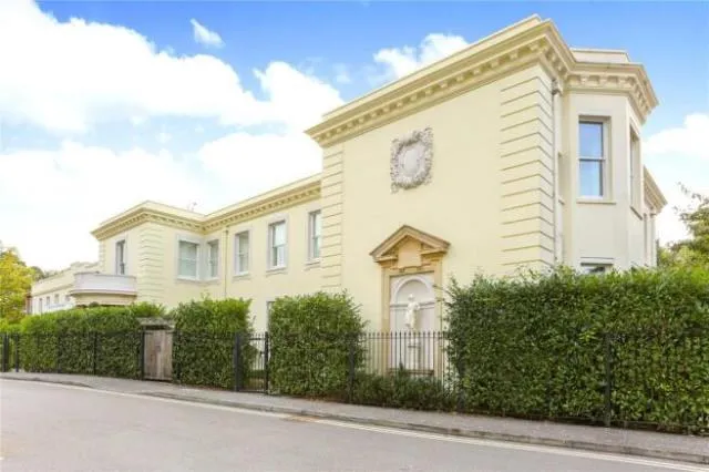 2 bed flat to rent, Brook Avenue, Ascot, SL5