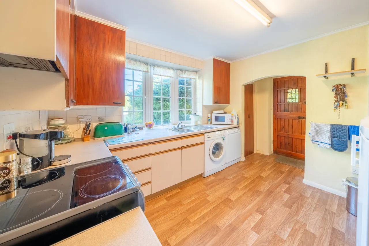St. Georges Road, Salfords, RH1, photo 4