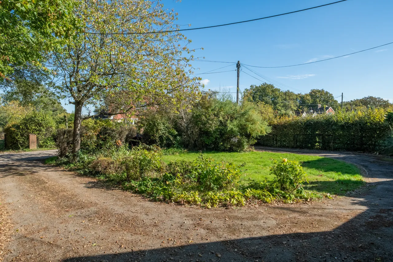 St. Georges Road, Salfords, RH1, photo 7