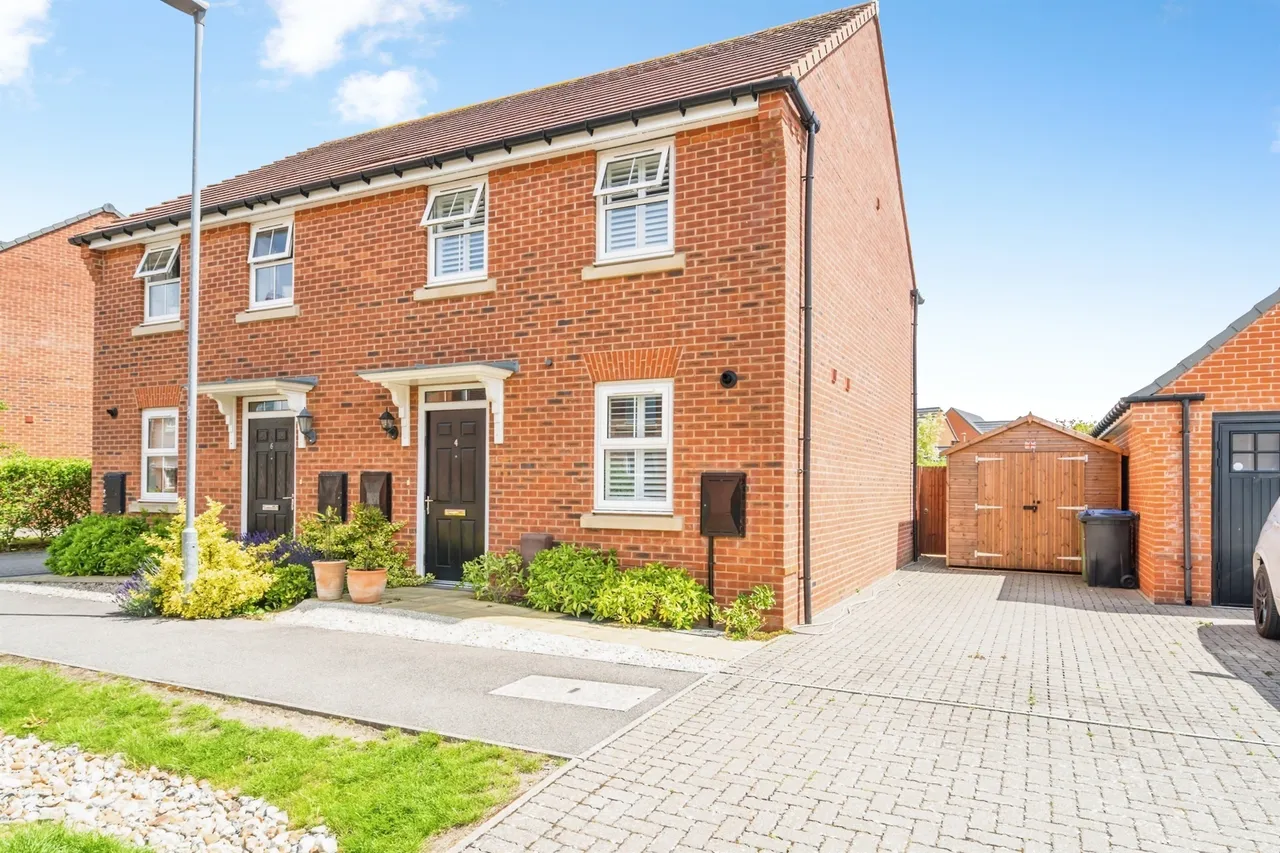 2 bed house for sale — Toop Gardens, Aldingbourne, Chichester