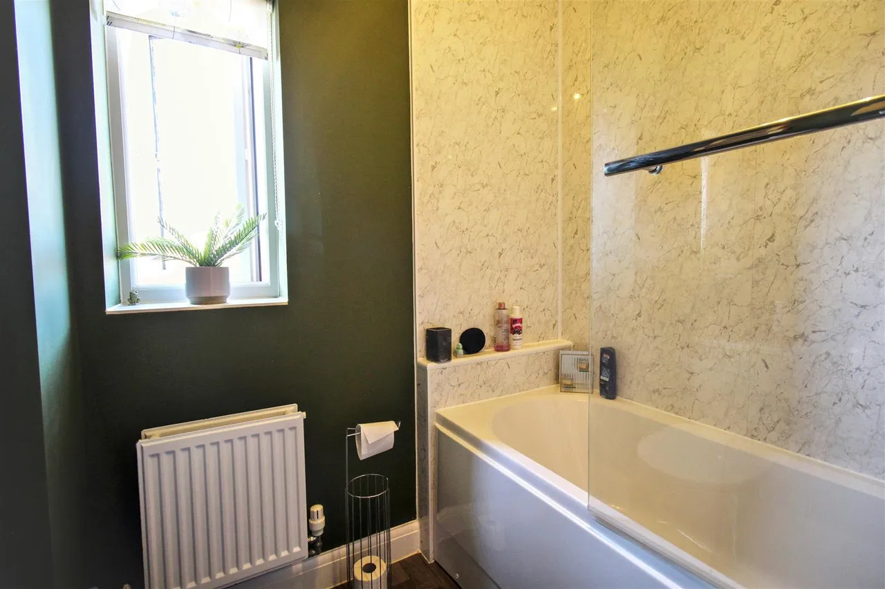 Gallard Way, Rackheath, NR13, photo 13