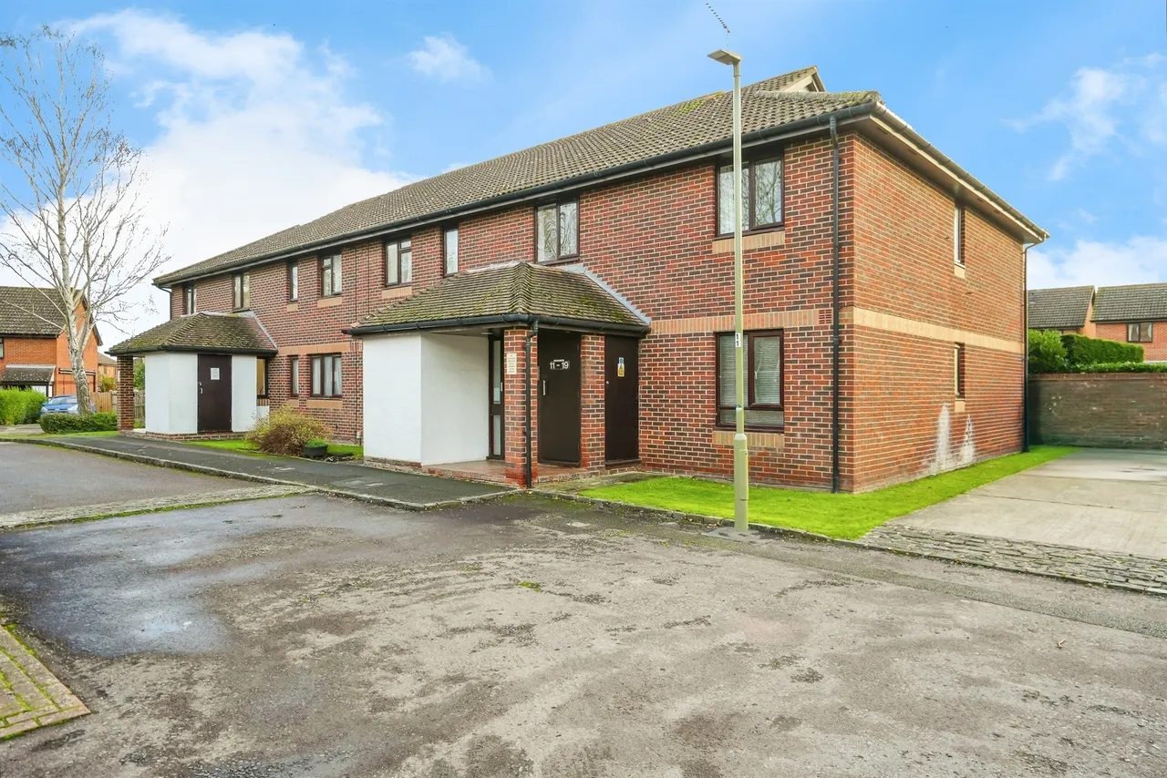1 bed flat for sale — Pebble Drive, DIDCOT