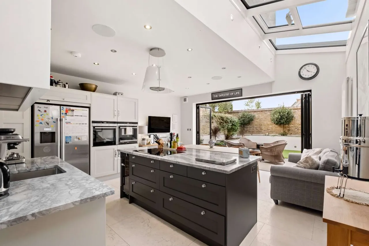 Ridgmount Road, London, SW18, photo 2