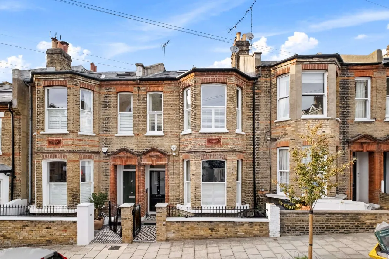 4 bed house for sale, Ridgmount Road, London, SW18