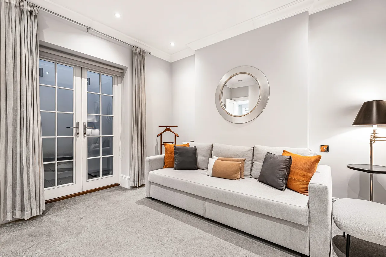 Ebury Street, Belgravia, London, photo 3