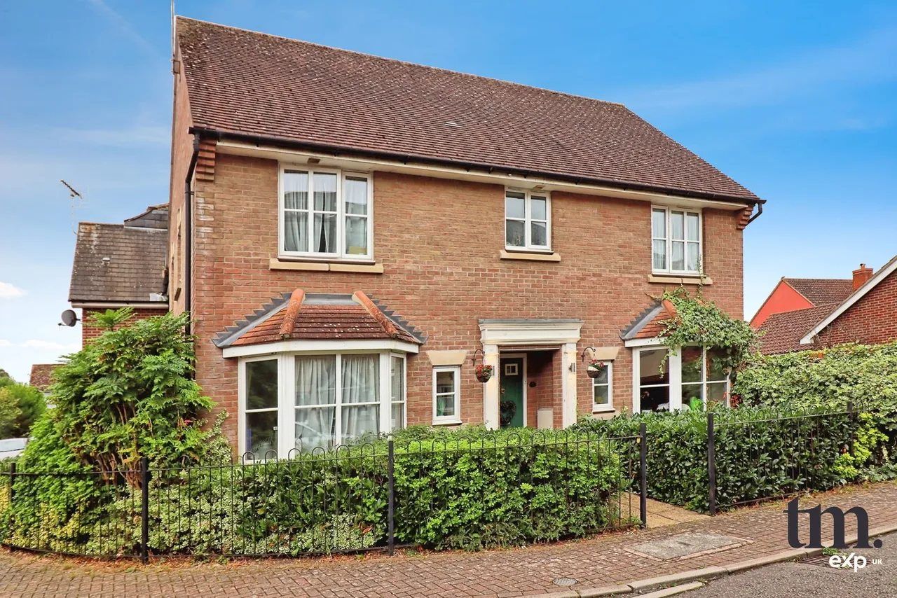 4 bed house for sale — Coopers Crescent, Great Notley, Braintree, CM77 7DG