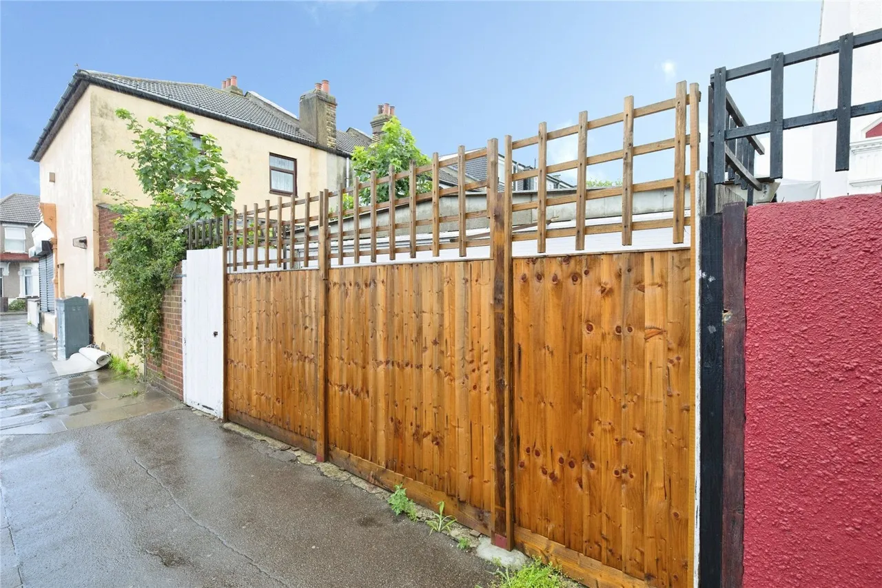 Meads Lane, Ilford, IG3, photo 13