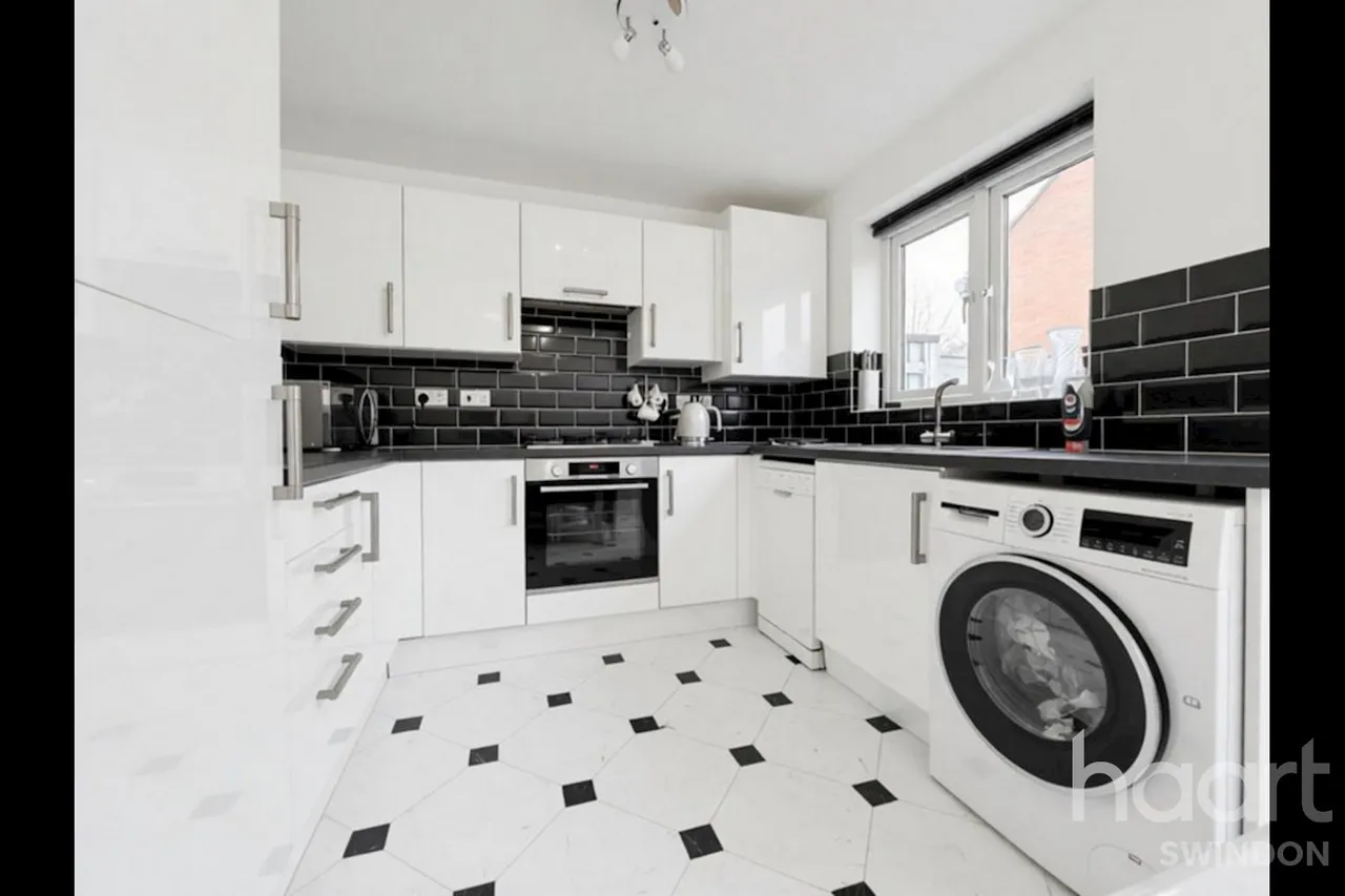 Sanders Close, Swindon, SN2, photo 5