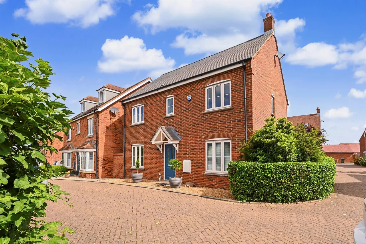 4 bed house for sale — Lancaster Way, Pitstone, Leighton Buzzard