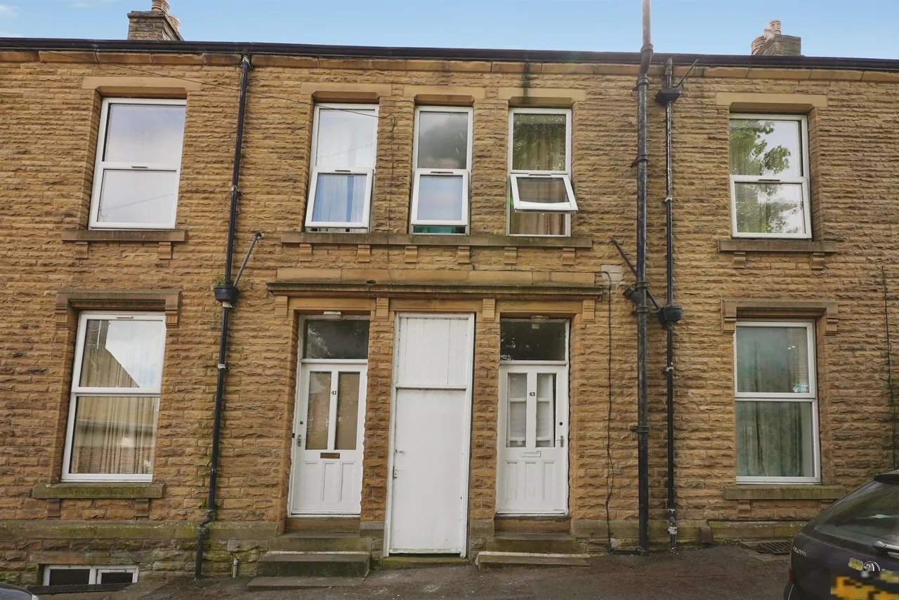 6 bed house for sale — Upper George Street, Springwood, Huddersfield