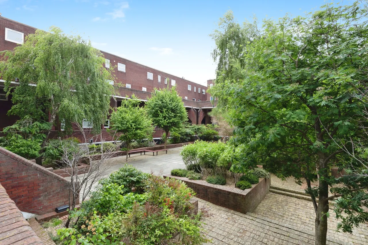 Tamar Square, Woodford Green, IG8, photo 10