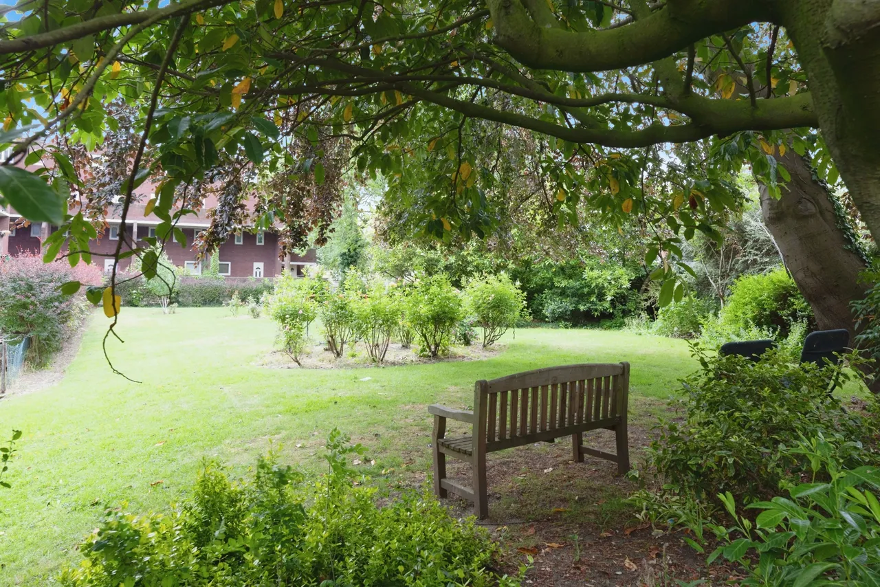 Tamar Square, Woodford Green, IG8, photo 9
