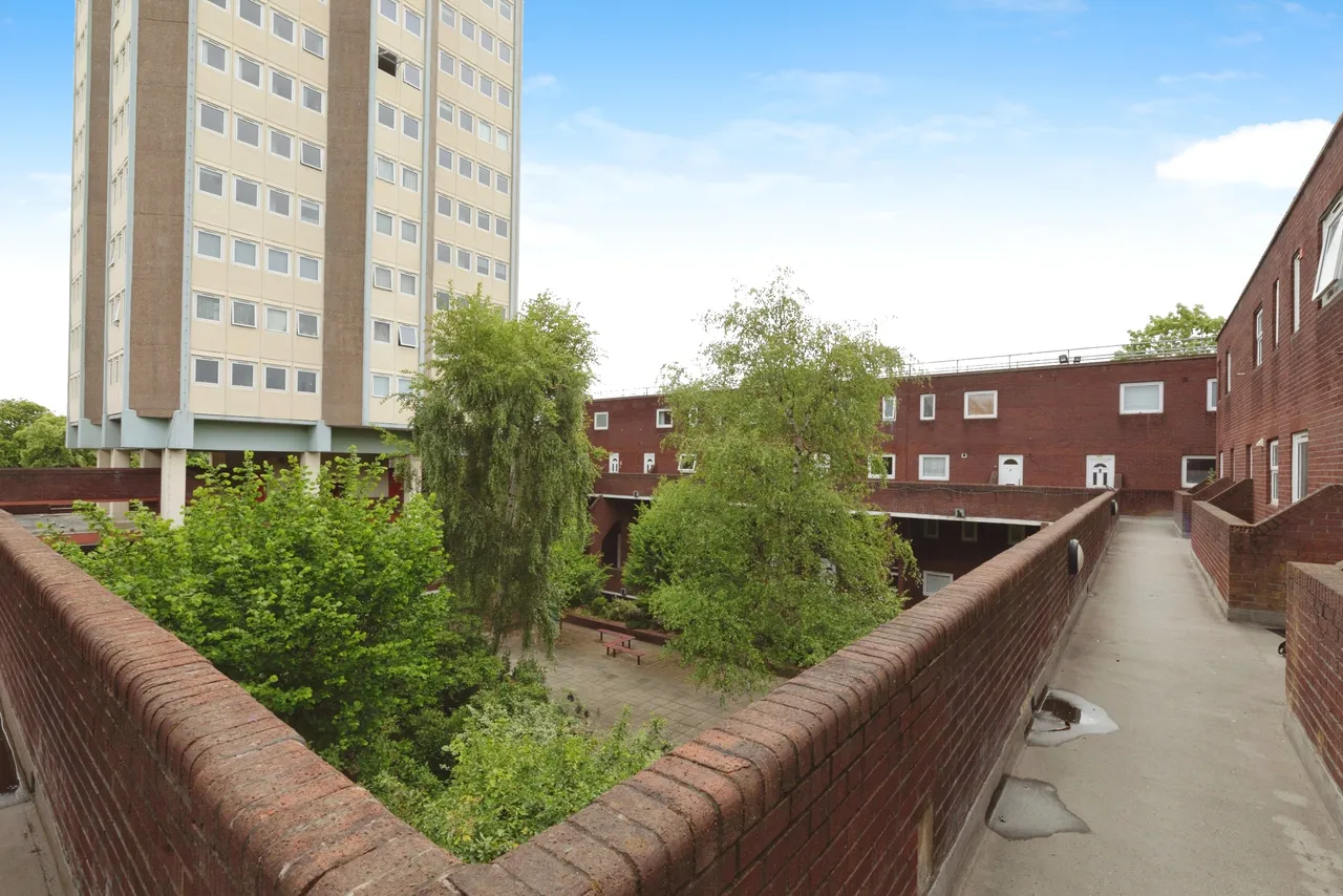 Tamar Square, Woodford Green, IG8, photo 6