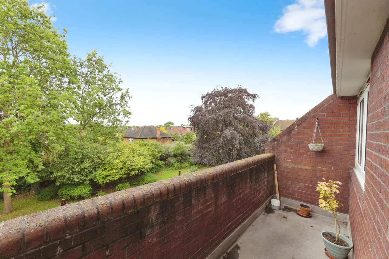 Tamar Square, Woodford Green, IG8, photo 15