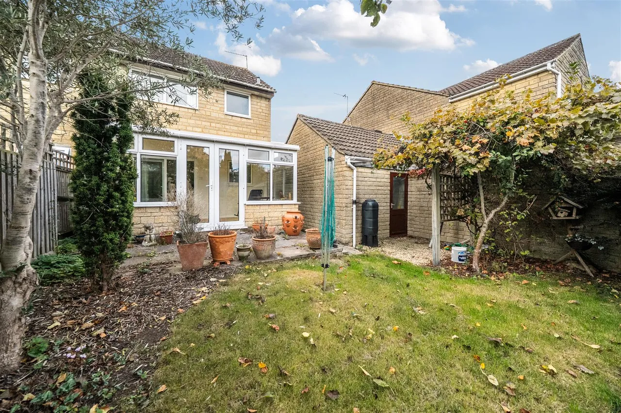 The Close, Kington St. Michael, SN14, photo 16