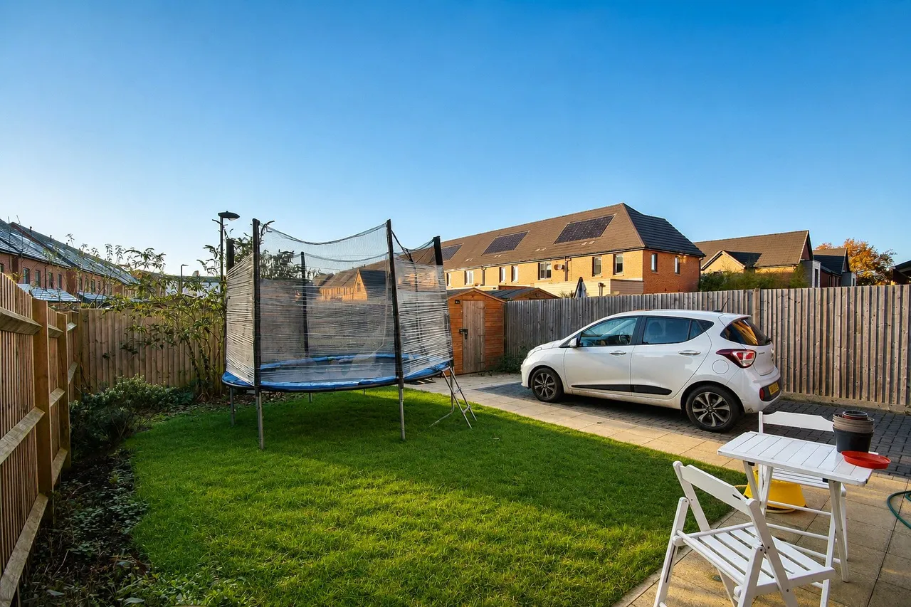 Jelley Way, Westfield, GU22, photo 11