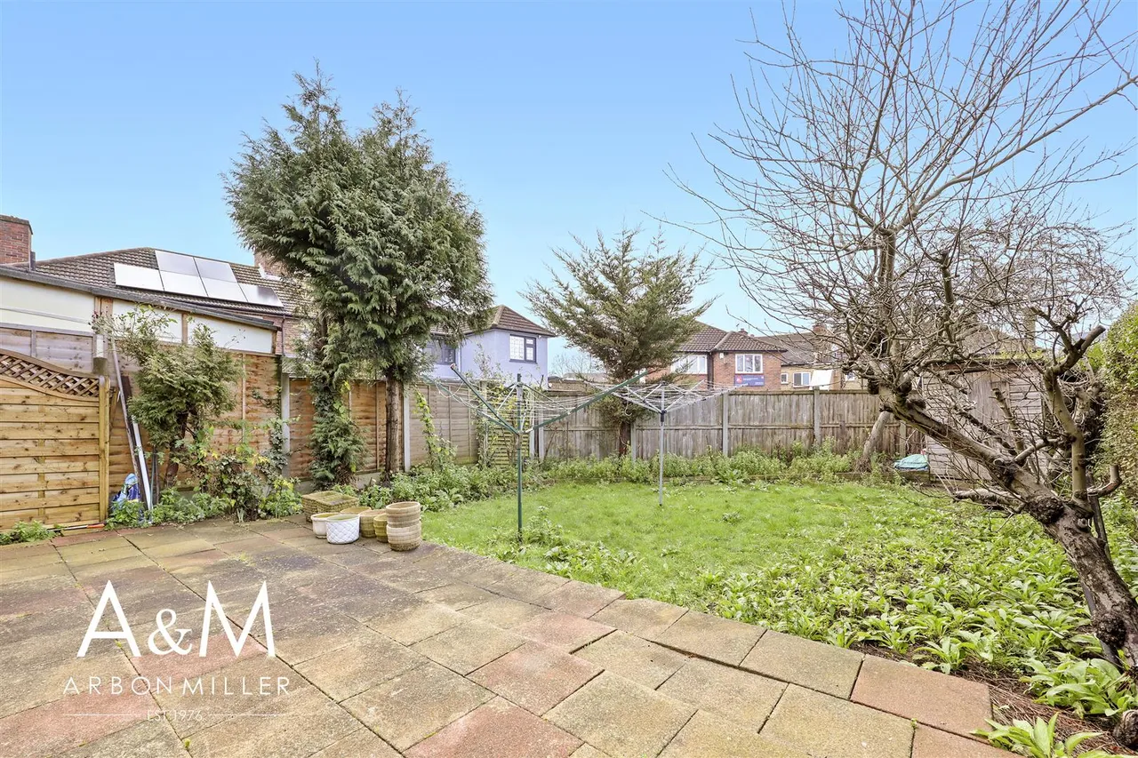 Roll Gardens, Gants Hill, Essex, Ilford, IG26TN, photo 21