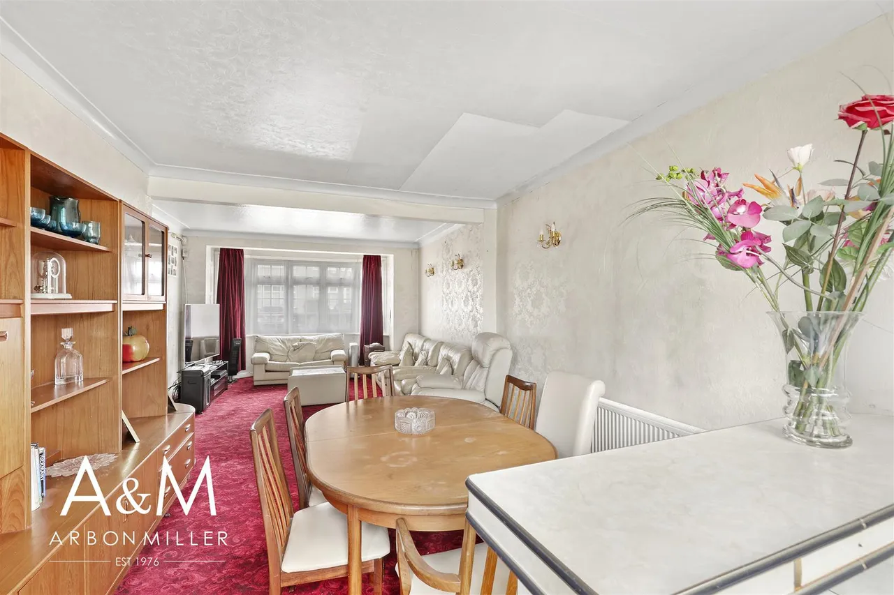 Roll Gardens, Gants Hill, Essex, Ilford, IG26TN, photo 6