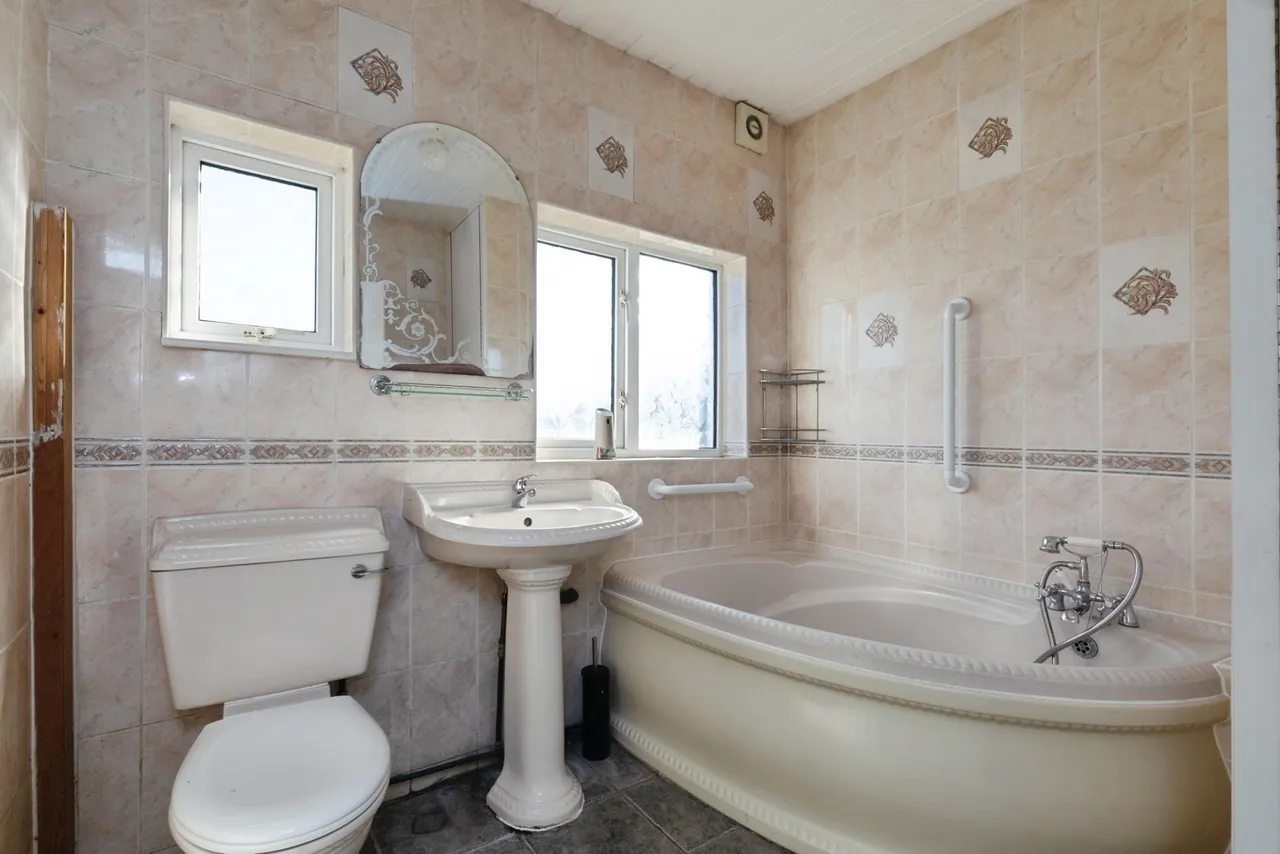 Brancaster Road, ILFORD, Essex, IG2, photo 13