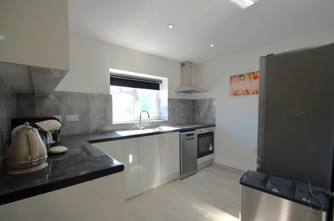 Elizabethan Close, Stanwell, photo 3