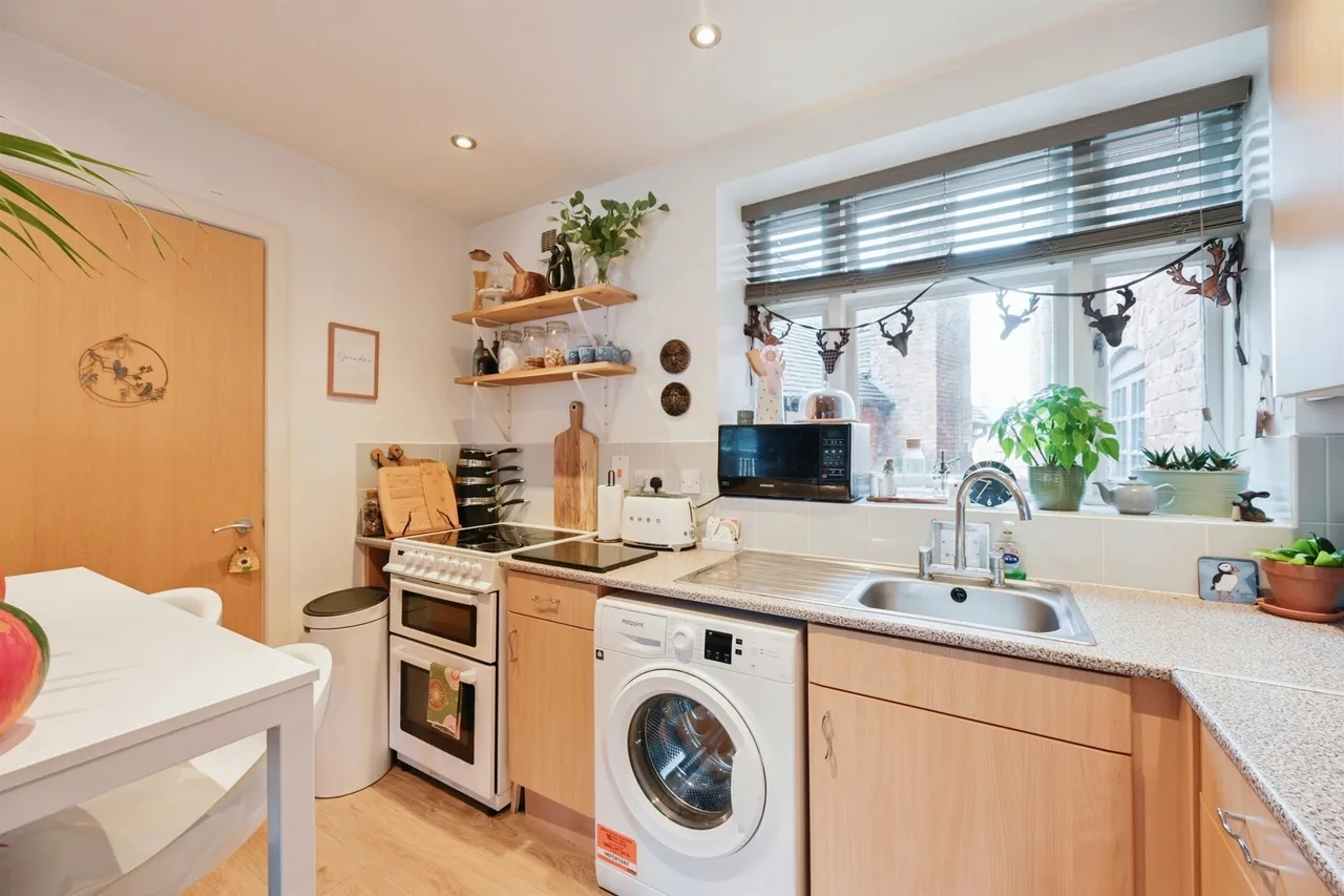 High Street, Tean, ST10, photo 6