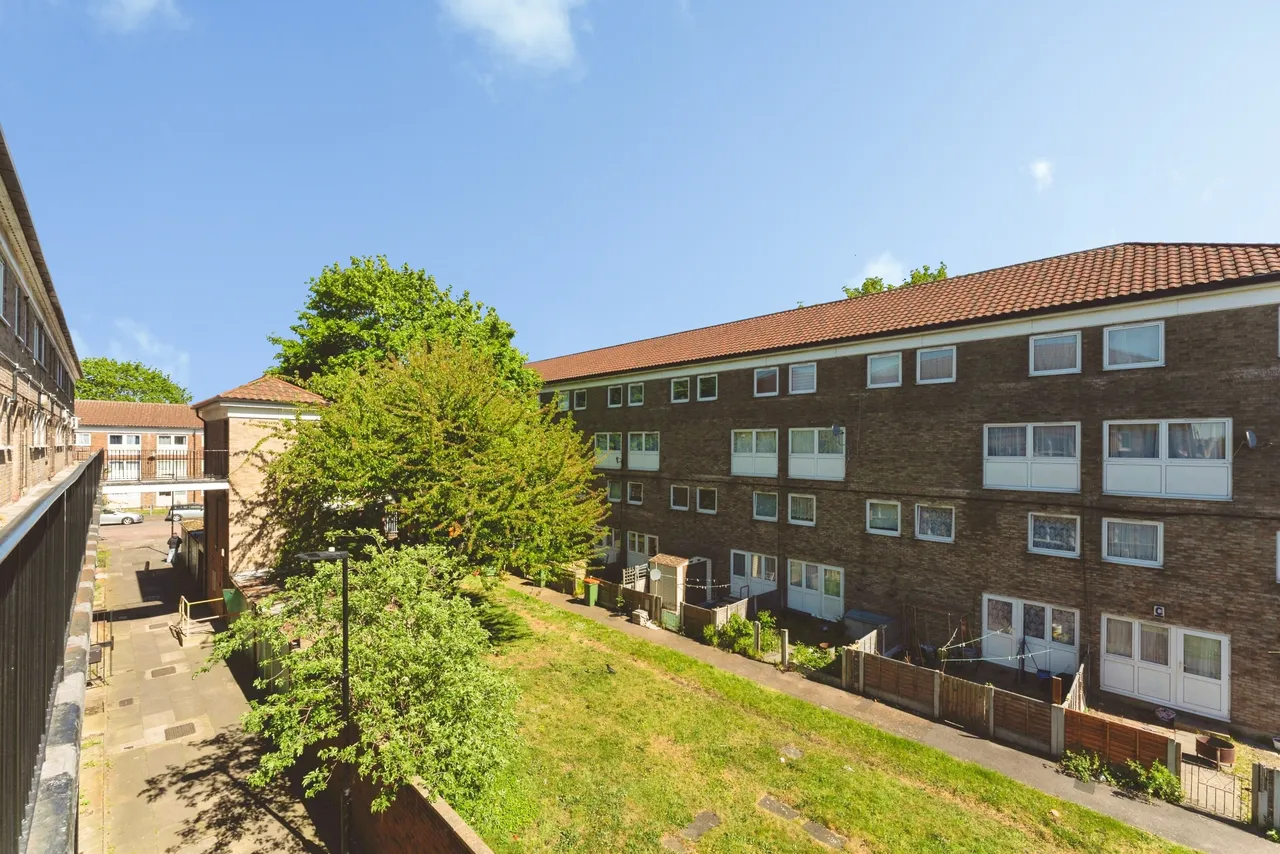 Eastbourne Road, London, E6, photo 4