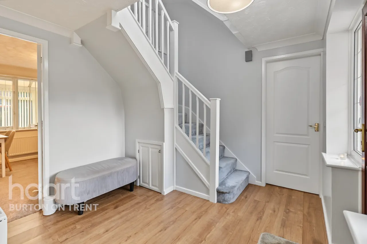 Redhill Lodge Road, Swadlincote, DE11, photo 2