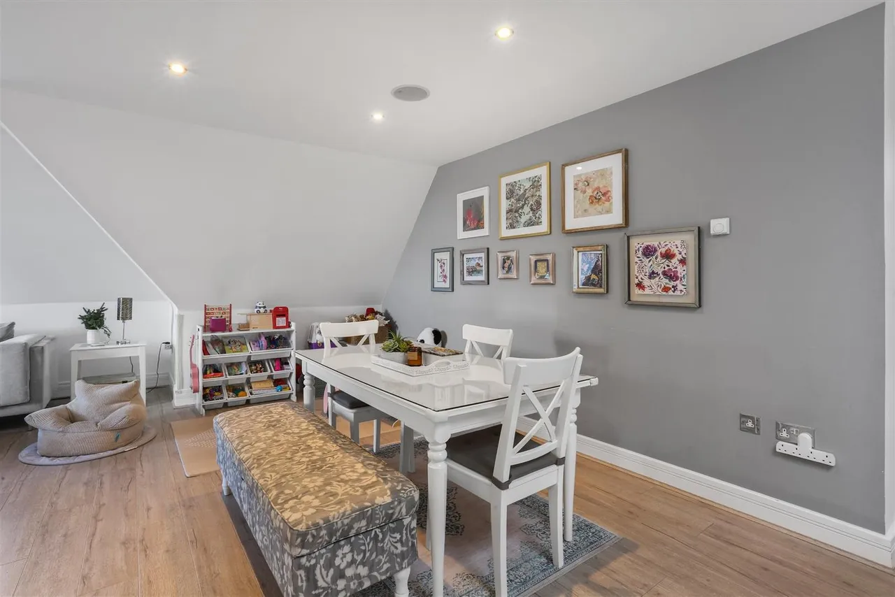 Upper Mulgrave Road, Cheam, SM2 7AY, photo 7