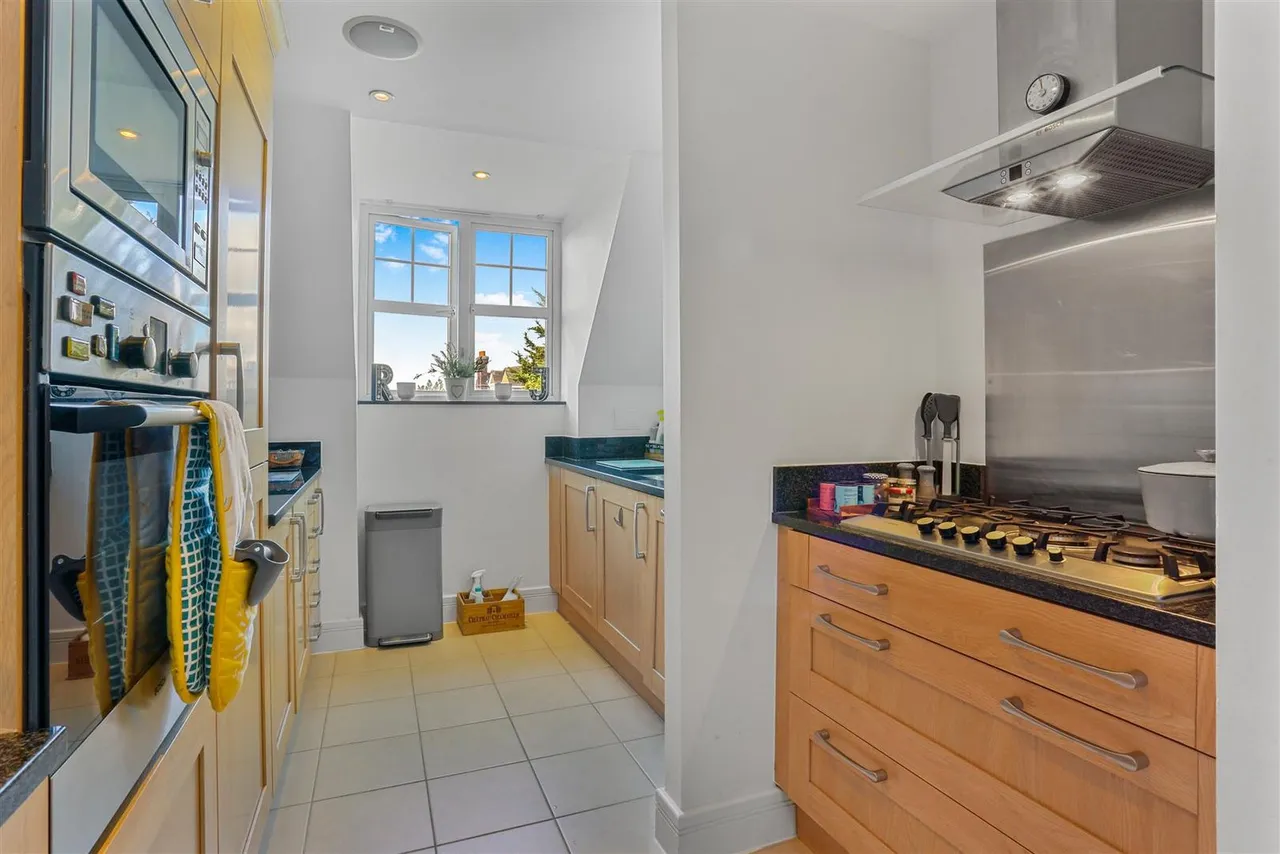 Upper Mulgrave Road, Cheam, SM2 7AY, photo 12