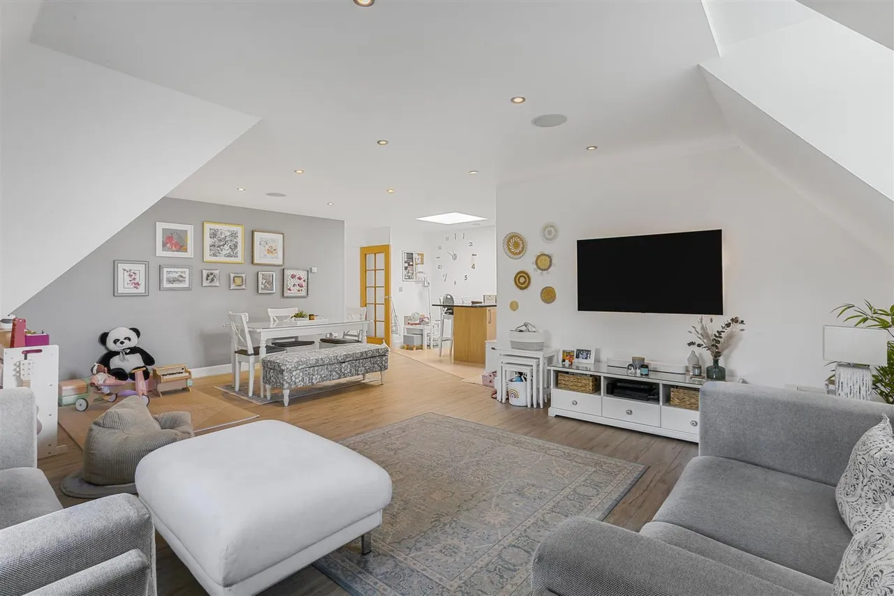 Upper Mulgrave Road, Cheam, SM2 7AY, photo 6