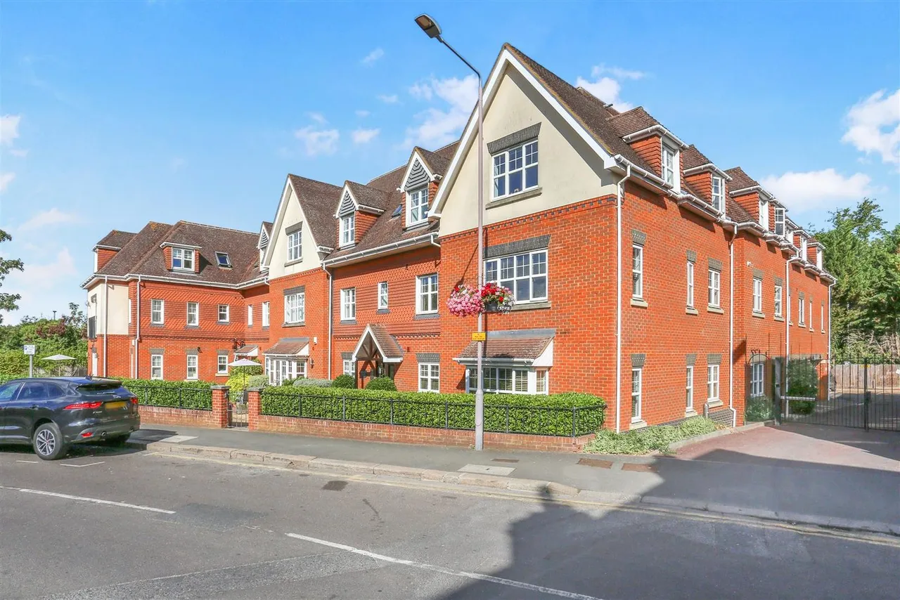 2 bed flat for sale — Upper Mulgrave Road, Cheam, SM2 7AY