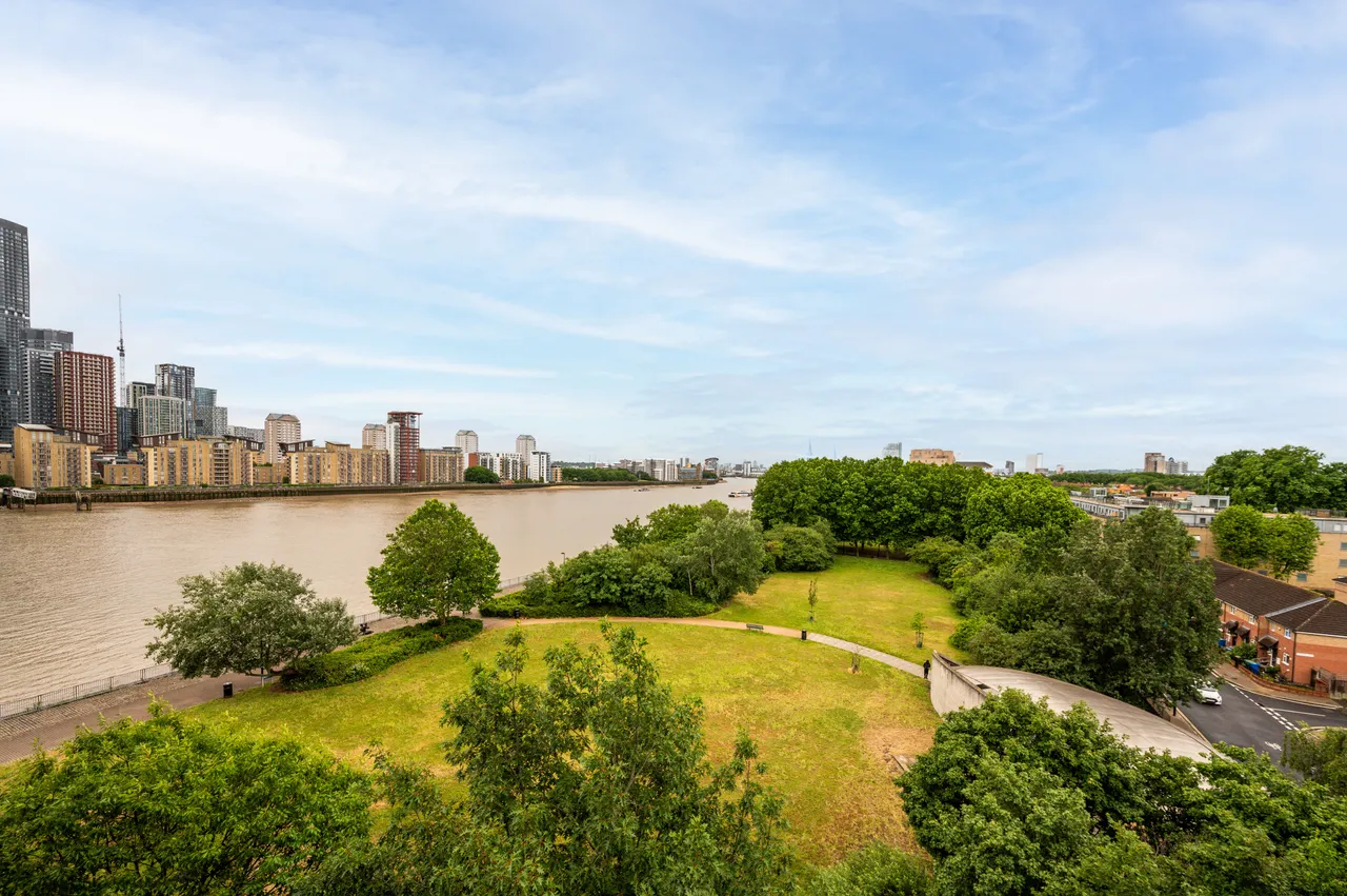 124 Tivoli Court, Rotherhithe Street, London, photo 11