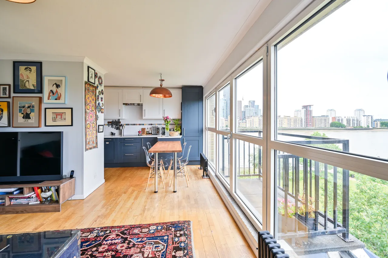 124 Tivoli Court, Rotherhithe Street, London, photo 2