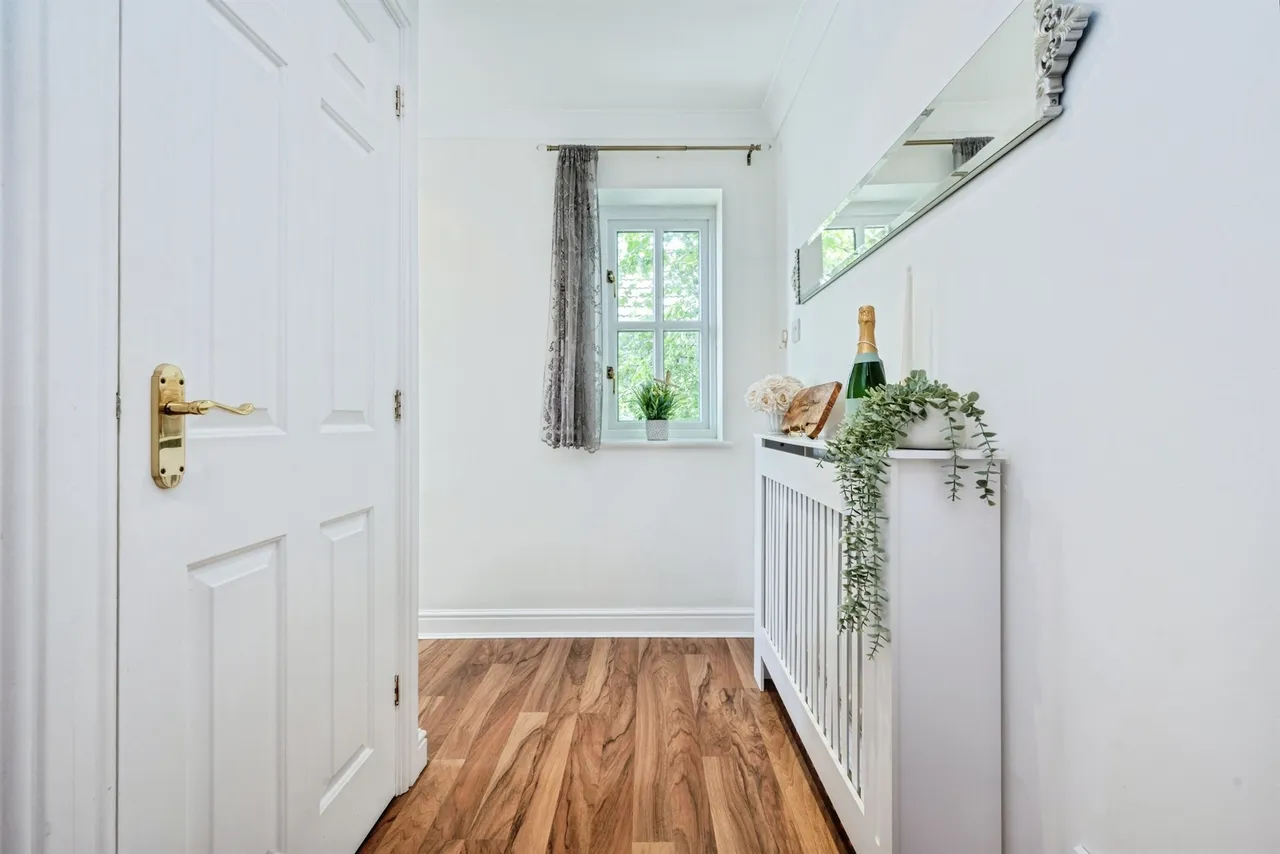 Minister Court, Frogmore, AL2, photo 9