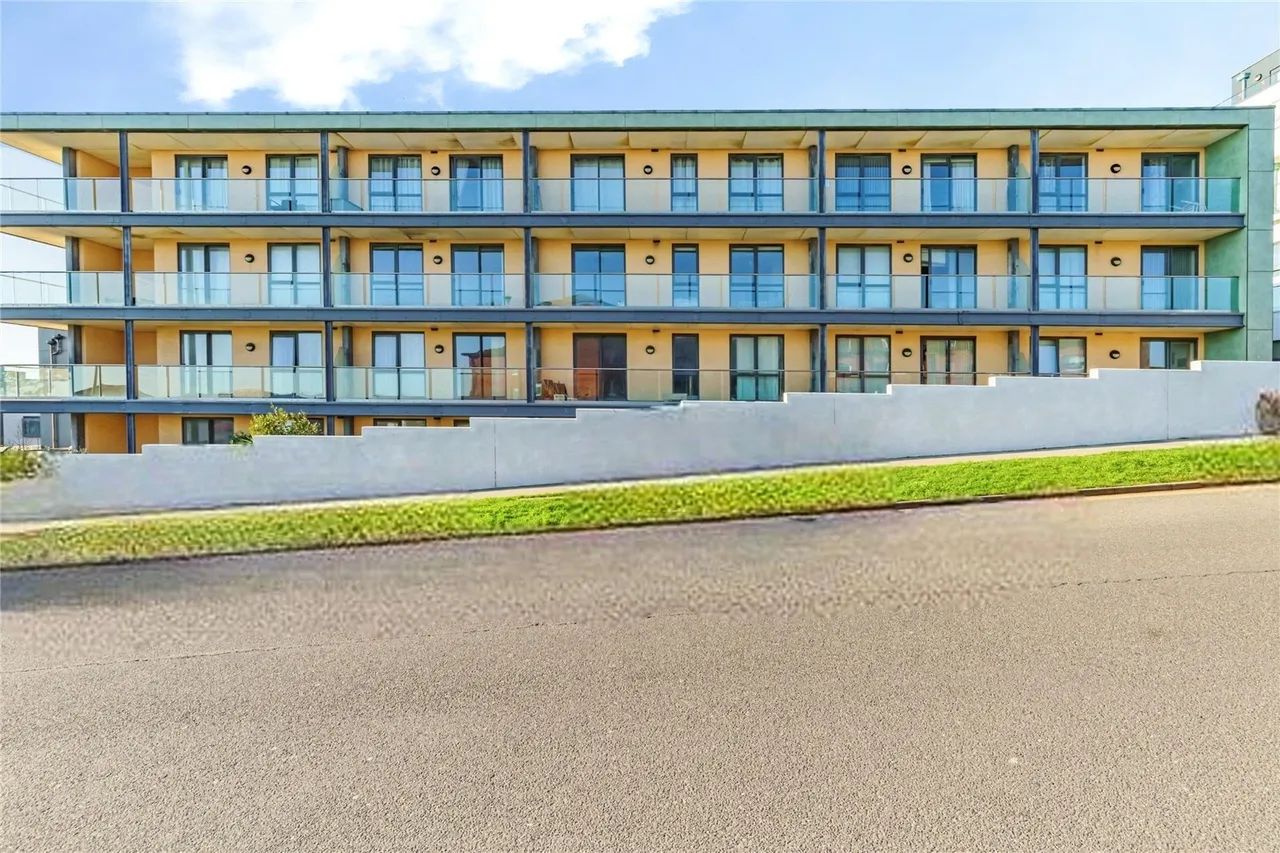 2 bed flat for sale, Suez Way, Brighton, BN2