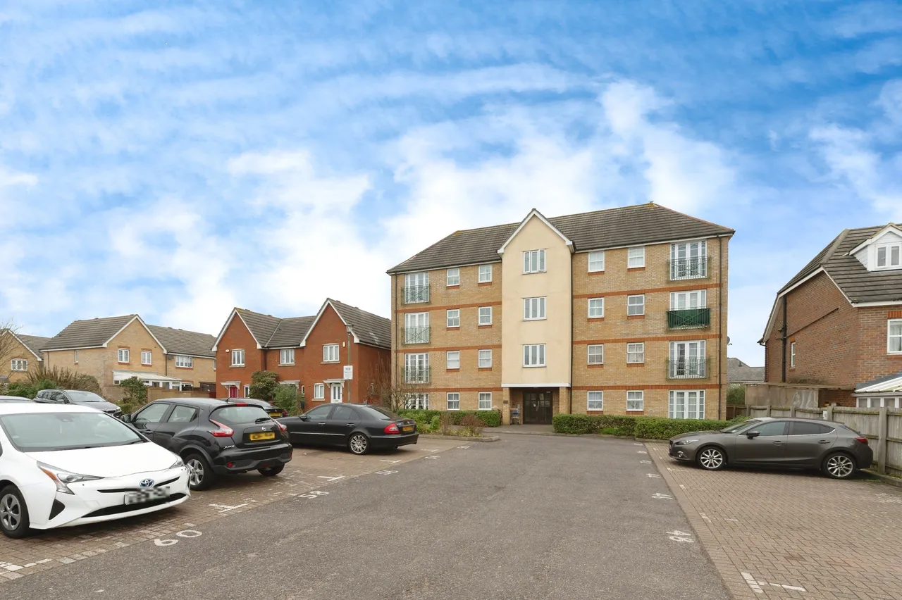 Rawlyn Close, Chafford Hundred, Grays, Essex, RM16, photo 9