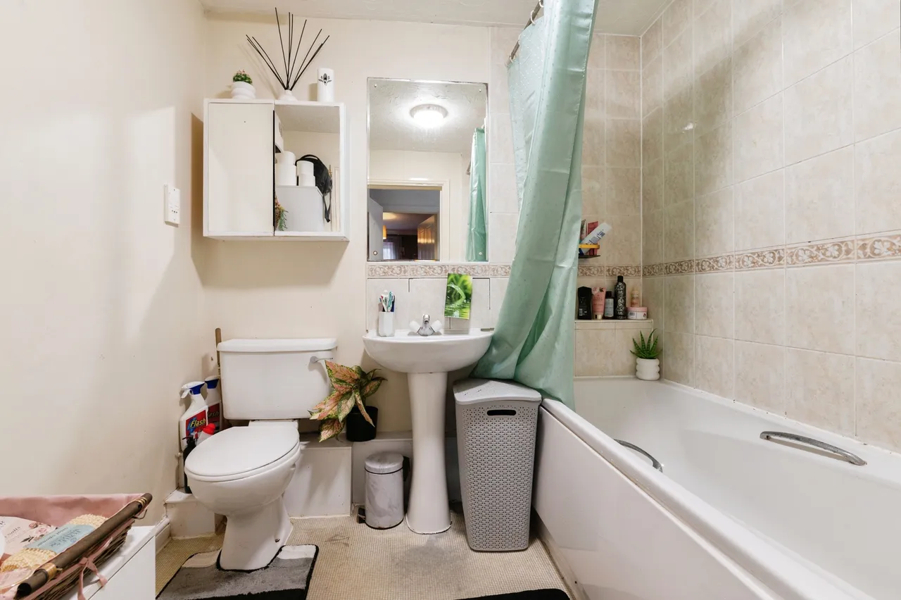 Rawlyn Close, Chafford Hundred, Grays, Essex, RM16, photo 8